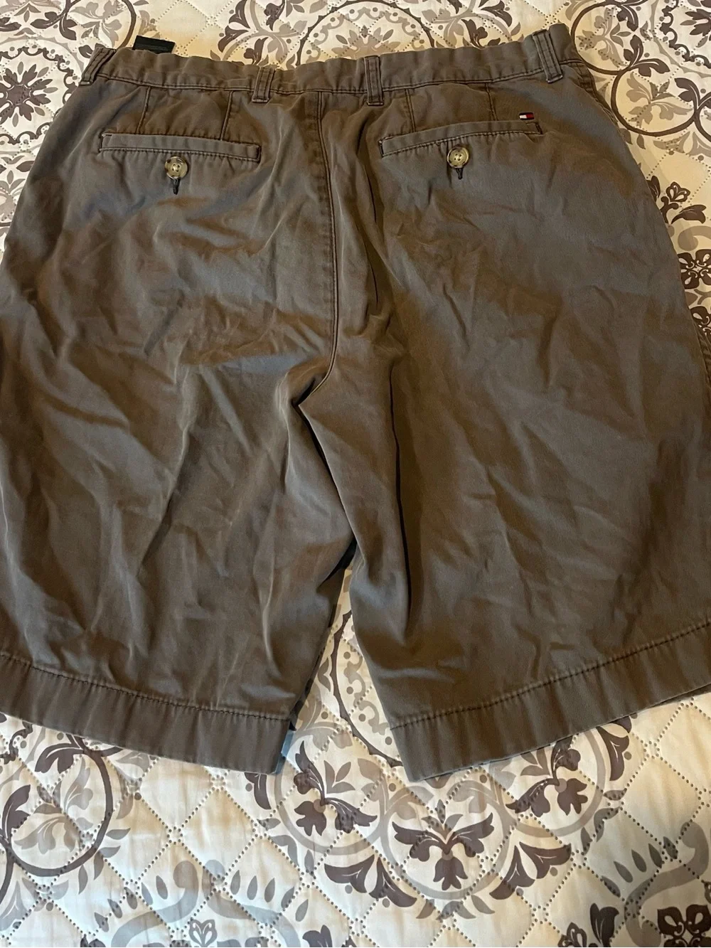 Tommy Hilfiger Men's Mushroom color Flat Front Shorts Size 33